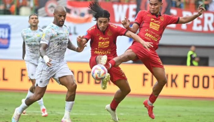 Persib Kokoh di Puncak Klasmen Setelah Tahan Imbang Persija 2-2 di Stadion Patriot Candrabagha