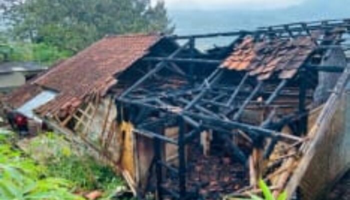 Rumah Semi Permanen di Karangtengah Terbakar, Emah Derita Kerugian Rp30 Juta