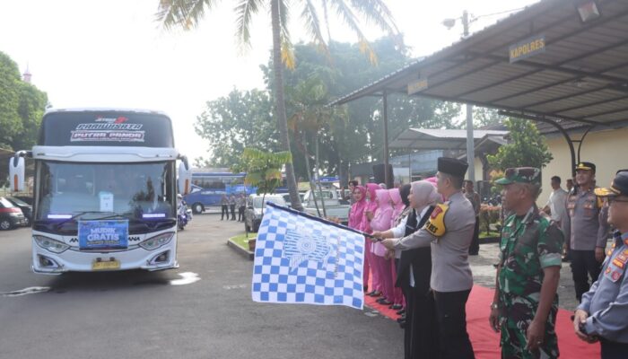 Polres Garut Berangkatkan Tiga Bus untuk Angkut Pemudik dalam Program Mudik Gratis