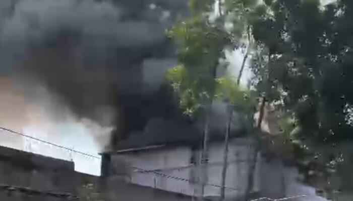 Kebakaran Hebat Terjadi di Toko Material Rancabuaya, Telan Kerugian Capai Rp100 Juta
