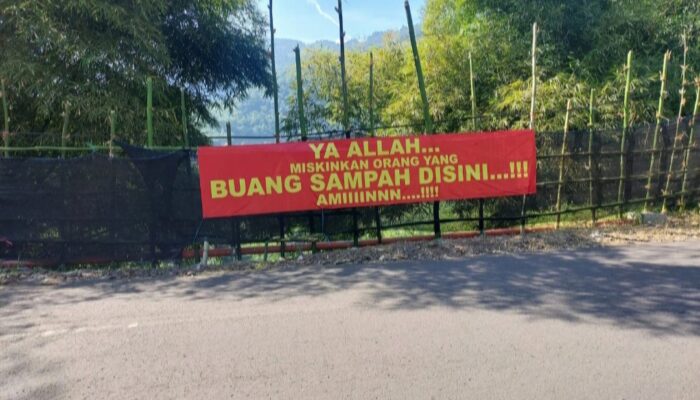 Do’a Agar Dimiskinkan bagi Pembuang Sampah di Jalan Provinsi Antara Talegong-Cisewu