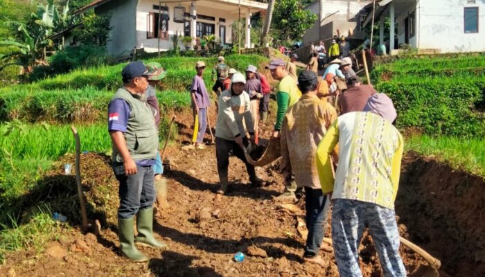 Kades Panggalih Sulap Jalan Rondaan Jadi Berhotmiks Bisa Dimasuki Mobil, Dananya Minjam dari Pihak Ketiga