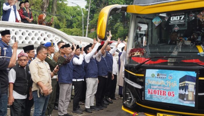 Bupati Garut Lepas Keberangkatan 435 Jamaah Calon Haji Kloter 05 Gelombang Pertama