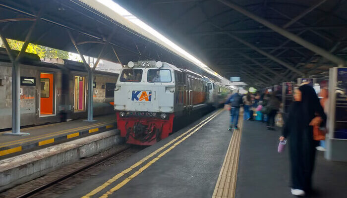 KAI Daop 8 Himbau Penumpang Datang Lebih Awal ke Stasiun Pada Peringatan May Day