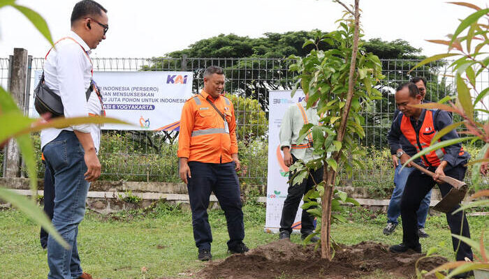 Komitmen Berkelanjutan KAI Daop 6 Salurkan Bantuan Sosial-Lingkungan Sebesar Rp319,9 Juta Hingga Mei 2025