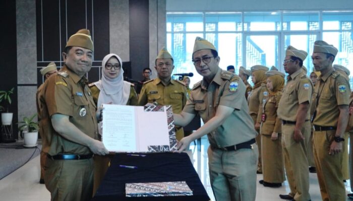 Bupati Garut Lantik 16 PNS dalam Jabatan Fungsional di Dinas Kesehatan