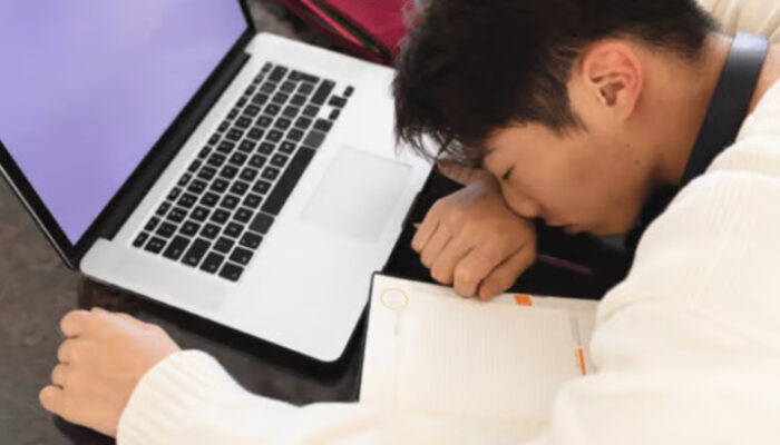 Risiko Digital Fatigue dan Cara Menguranginya
