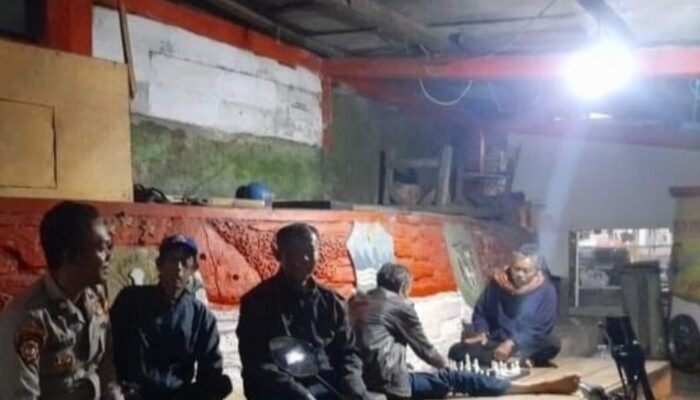 Warga Cisompet Giatkan Ronda Malam untuk Jaga Kamtibmas, Ini yang Dilakukan Polisi