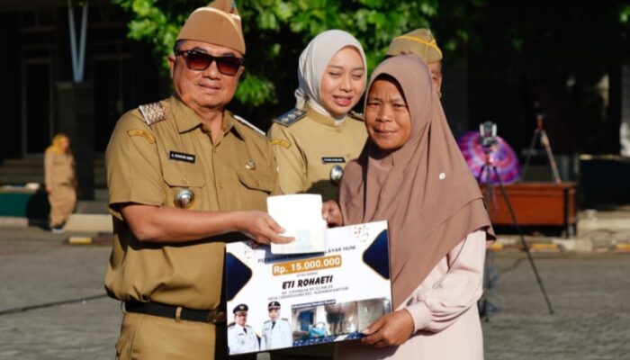 Asyik… 200 Kepala Keluarga di Garut Dapat Bantuan Rutilahu Rp15 Juta per Rumah