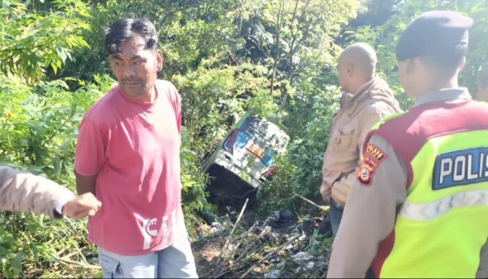 Mobil Elf Masuk Jurang di Jalan Banjarwangi-Singajaya, Sembilan Penumpangnya Selamat