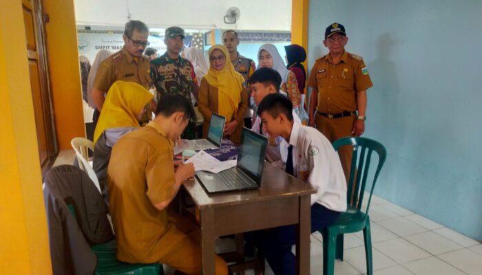 PKG Diluncurkan, Siswa SMP IT Al Wasilah Jalani Pemeriksaan Kesehatan Gratis