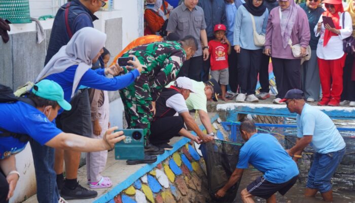 Bupati Garut Panen Ikan Srikandi Biru di Dunguswiru: Perempuan Produktif, Anak Bergizi