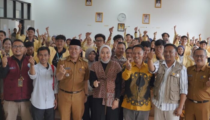 Putri Karlina Bekali Mahasiswa KKN STIE Yasa Anggana dengan “Garut Hebat Super App”