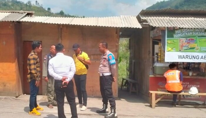 Bongkar Kios Obat Ilegal, Polsek Leles Tegaskan Komitmen Jaga Kamtibmas