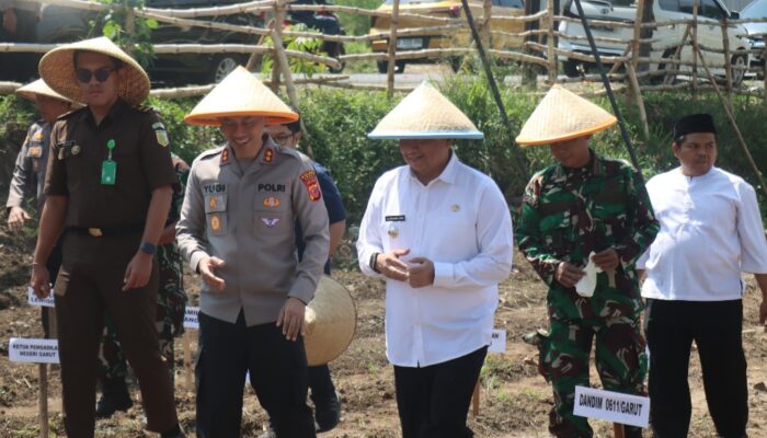Polres Garut Gandeng Pesantren dan Forkopimda Tanam Jagung Serentak Dukung Swasembada Pangan Nasional