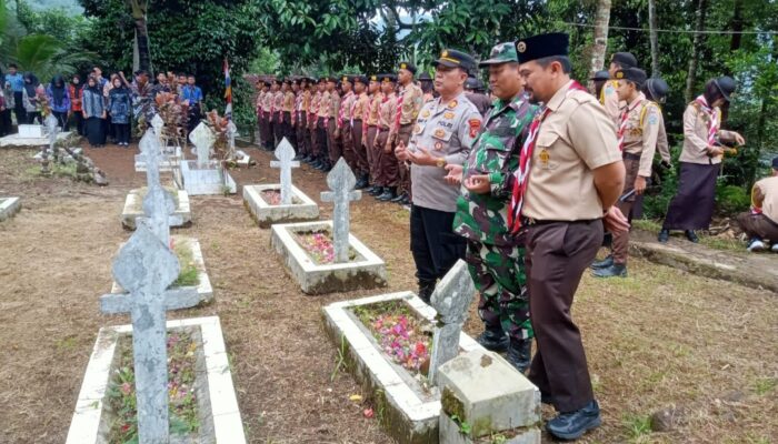 Ziarah Makam Pahlawan Warnai Hari Pramuka ke-64 di Cisompet Garut