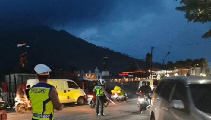 Arus Kendaraan Membludak di Jalur Selatan Garut, Polisi Terapkan “One Way” dan Buka Tutup