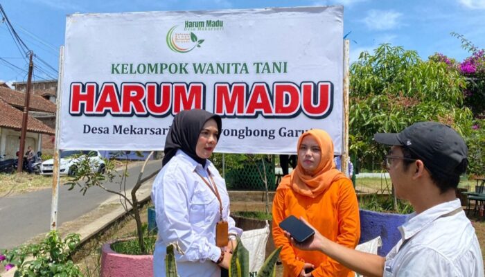 Rayakan Hari Tani Nasional, KWT Harum Madu Bagikan Bibit dan Pupuk untuk Warga Desa Mekarsari