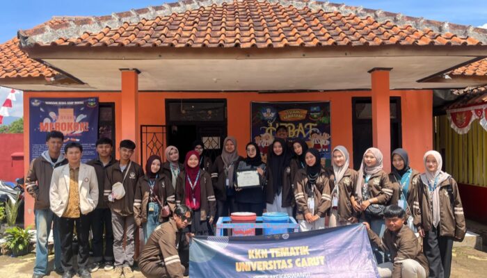 Mahasiswa KKN Universitas Garut Edukasi Pengelolaan Sampah di Desa Mekarwangi