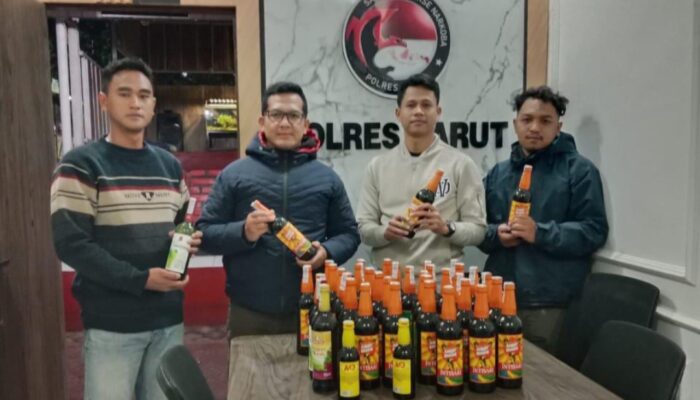 Polisi Garut Sita 70 Botol Minuman Keras Ilegal dari Warung COD di Banyuresmi