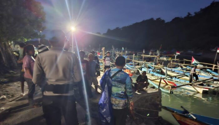 Lolos dari Maut, Empat Nelayan Garut Diselamatkan Usai Perahu Dihantam Gelombang Tinggi