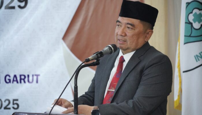 Bupati Garut Soroti Angka Kematian Ibu-Bayi saat Pelantikan Ketua Baru STIKes Karsa Husada