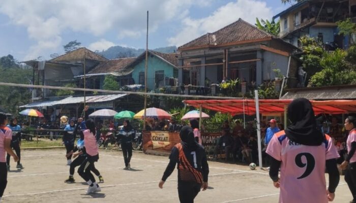 Ribuan Penonton Padati Turnamen Voli Putri di Pamalayan, Disponsori Anggota DPR RI