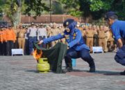 Aksi Damkar Garut Hebohkan Apel Pemkab: Dari Padamkan Api Pakai Jari hingga Rawat Kucing untuk Redam Stres
