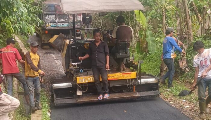 Desa Bojong Banjarwangi Aspal Jalan Utama, Dorong Ekonomi Warga Kian Melesat