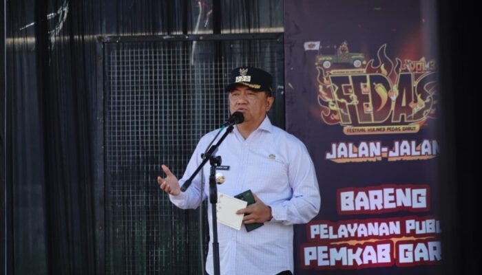 Blangko Langka, Bupati Garut Janji Tambah 500 Ribu: “Tak Ada Lagi Alasan Warga Tak Punya KTP”
