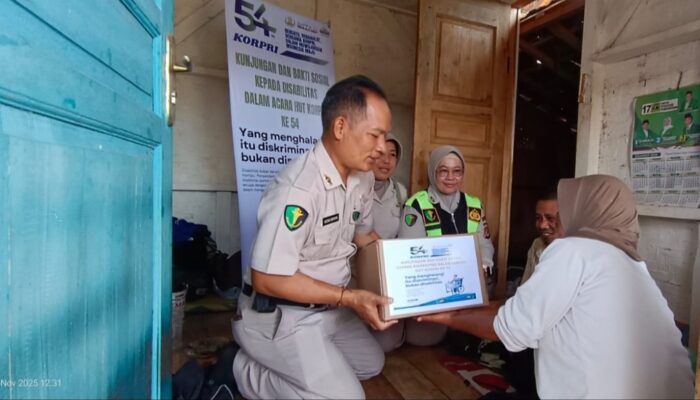 HUT Korpri ke-54, ASN Polres Garut Gelar Bakti Sosial untuk Penyandang Disabilitas di Sucinaraja