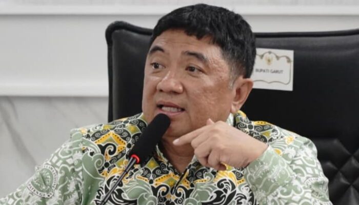 Jalan Rusak Jadi Kubangan, Bupati Garut Akui Ukuran Jalan Jadi Penghambat Bantuan Pusat