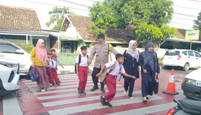 Polsek Garut Kota Gelar Pengamanan Jam Rawan Pagi, Arus Lalin di Sekitar Sekolah Lebih Terkendali