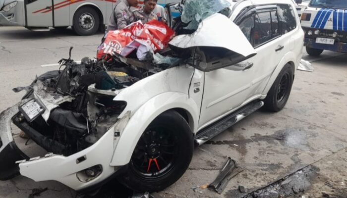 Pajero Tabrak Truk Terparkir di Bypass Cicalengka, Satu Pengemudi Tewas di Tempat