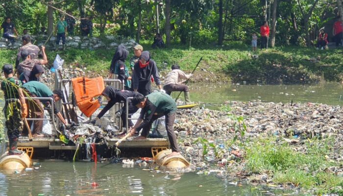Satgas Citarum Harum Bersihkan Oxbow Bojongsoang, Air Sungai Kembali Mengalir Jernih