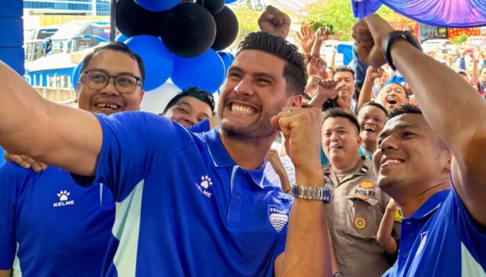 Terkejut Disambut Lautan Bobotoh di Tasikmalaya, Julio Cesar: “Suporter Persib Ada di Mana-mana!”