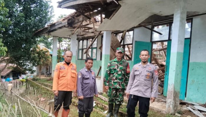 Ruang Kelas SMPN 1 Peundeuy Ambruk Diterjang Cuaca Ekstrem, Kerugian Capai Rp100 Juta