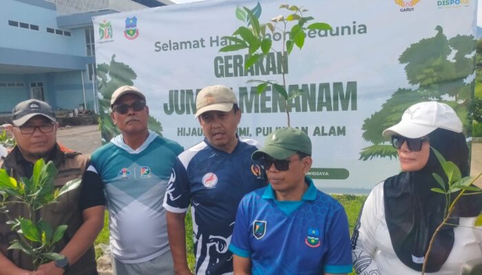 DLHKP, KONI, dan Sejumlah Instansi Garut Kompak Tanam Pohon di SOR R.A.A. Adiwijaya Peringati Hari Menanam Sedunia