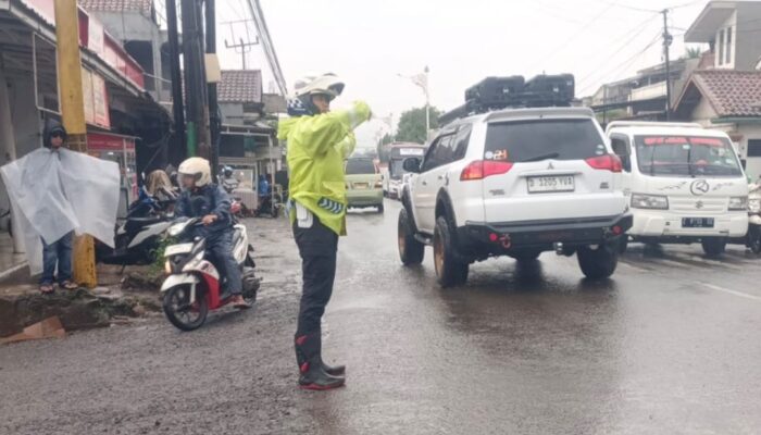 Sat Lantas Polres Garut Terapkan Sistem Buka–tutup di Dua Ruas Utama untuk Atasi Kepadatan Lalu-lintas