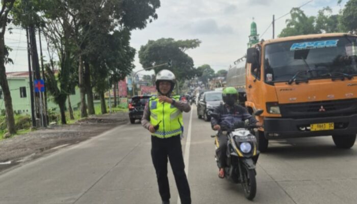 Arus Kendaraan Meningkat di Garut, Polisi Berlakukan “One Way” Jalur Leles–Tarogong