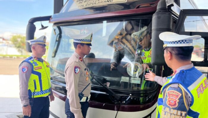 Satlantas Polres Garut Gelar “Polantas Menyapa”, Ajak Sopir Bus Perkuat Kesadaran Keselamatan