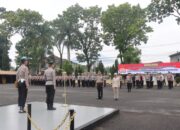 Polres Garut Gelar Upacara Kenaikan Pangkat, Belasan Personel Berprestasi Diganjar Penghargaan