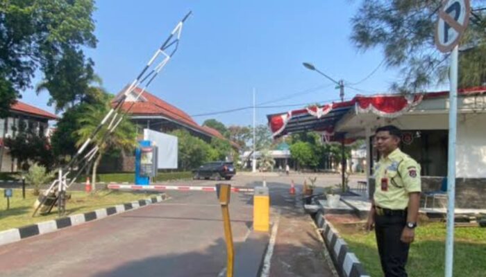 Hari Pertama Kerja 2026, Kantor Pemkab Garut Lengang, Absensi Online Terganggu