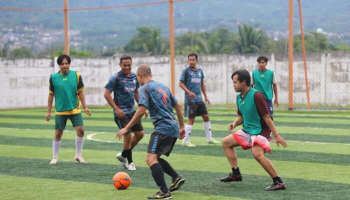 Mini Soccer Jadi Jembatan Silaturahmi, Polres Garut dan BEM Bangun Kedekatan Lewat Olahraga
