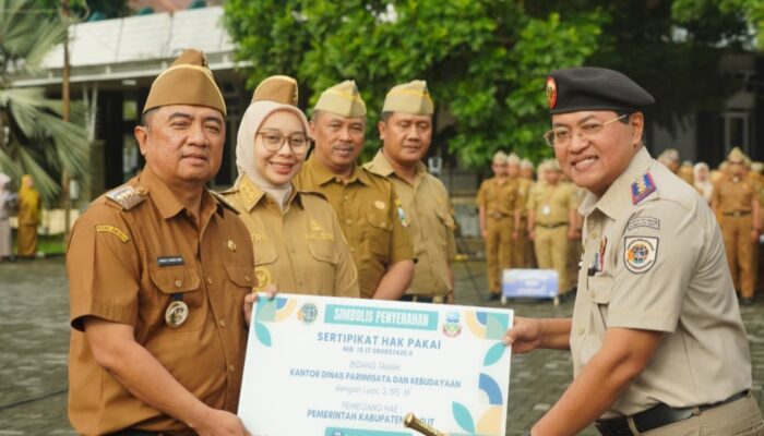 401 Sertifikat Aset Daerah Diserahkan, Bupati Garut Targetkan Penuntasan Ribuan Tanah Pemerintah