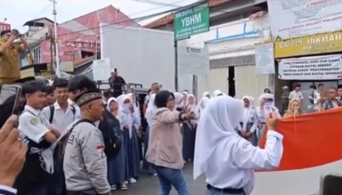 Gerbang Digembok, Ratusan Siswa SMA di Garut Gagal Masuk Sekolah, KPAI Jabar Turun Tangan