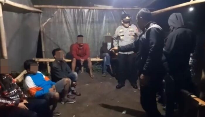 Adu Muncang di Saung Pinggir Kolam Wanaraja Digerebek, Polisi Sita Uang dan 28 Butir Muncang