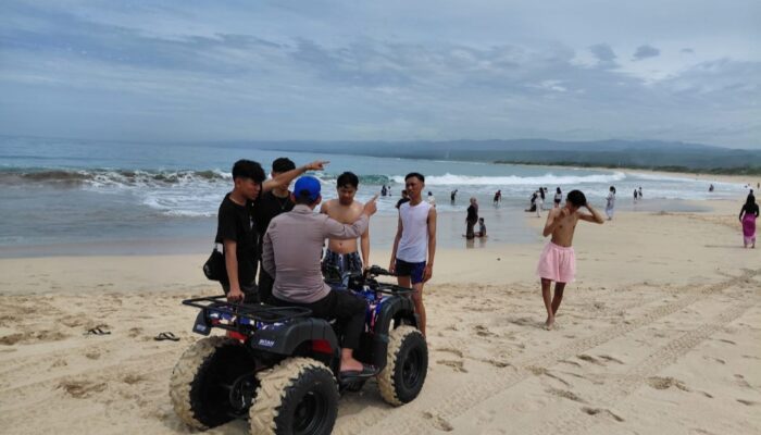 Pantai Karangpapak Dipadati Wisatawan, Satpolairud dan Balawista Intensifkan Patroli Akhir Pekan