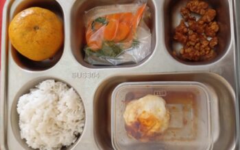 Sekolah Diminta Aktif Komplain Menu MBG, Zulhas: Bisa Ditolak hingga SPPG Ditutup