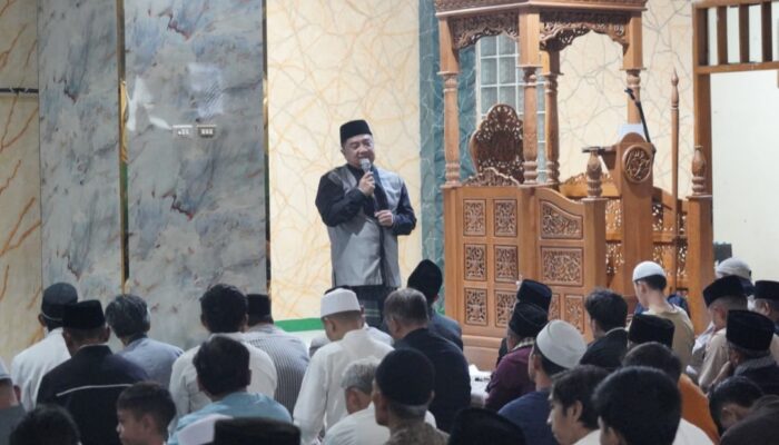 Tarawih Perdana Ramadan 1447 H, Bupati Garut Minta Maaf atas Kinerja Pemkab dan Tegaskan ASN Tak Boleh Kendur